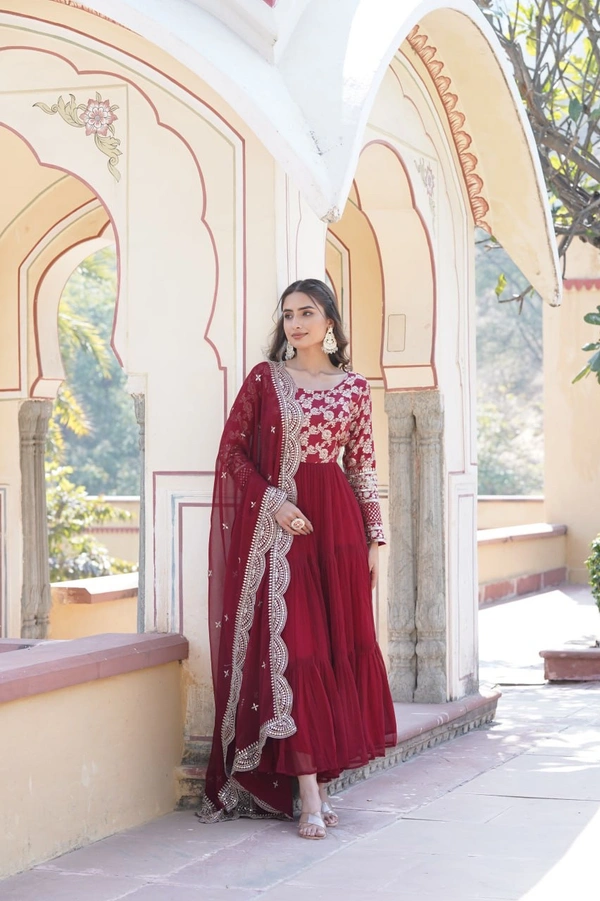 Antique Fashion 1 Faux Blooming gown with Viscose Dyable Jacquard With Sequins Embroidered Work Faux Blooming Dupatta it will enhance can combine the best parts of western and Indian wear into one stunning ensemble - maroon, L (40)
