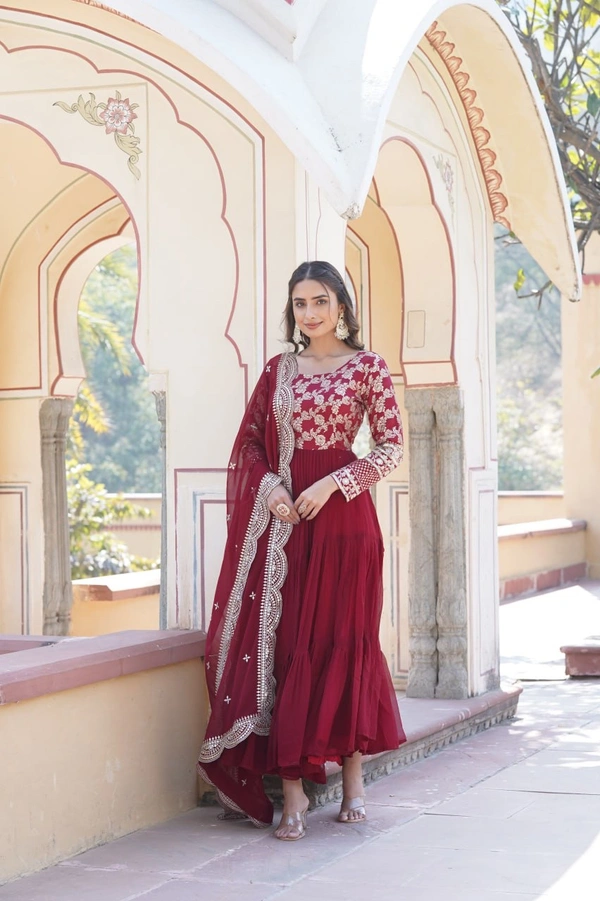Antique Fashion 1 Faux Blooming gown with Viscose Dyable Jacquard With Sequins Embroidered Work Faux Blooming Dupatta it will enhance can combine the best parts of western and Indian wear into one stunning ensemble - maroon, L (40)