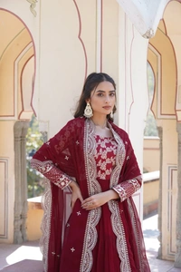 Antique Fashion 1 Faux Blooming gown with Viscose Dyable Jacquard With Sequins Embroidered Work Faux Blooming Dupatta it will enhance can combine the best parts of western and Indian wear into one stunning ensemble - maroon, L (40)