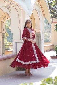 Antique Fashion 1 Faux Blooming gown with Viscose Dyable Jacquard With Sequins Embroidered Work Faux Blooming Dupatta it will enhance can combine the best parts of western and Indian wear into one stunning ensemble - maroon, L (40)