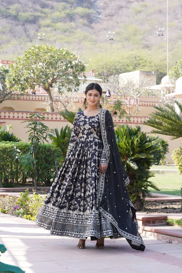 Antique Fashion 1 Viscose Dyable Jacquard Gown With Sequins Embroidered Work and Russian Silk Dupatta, it will enhance can combine the best parts of Indian wear into one stunning ensemble  - xxl (44), Black
