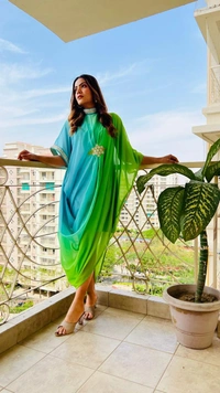 Antique Fashion 1 Radiant shades and effortless elegance Dive into the season s chicest trends - M (38), colour 1