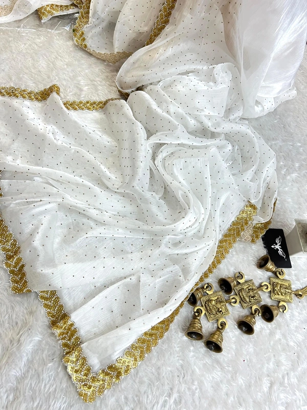 Antique Fashion 1 Golden heart - White