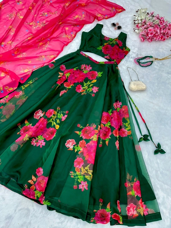 Antique Fashion 1 You gonna love elegance with Modern touch ,Here we Presenting Exclusive Real shoot Design 🌸
