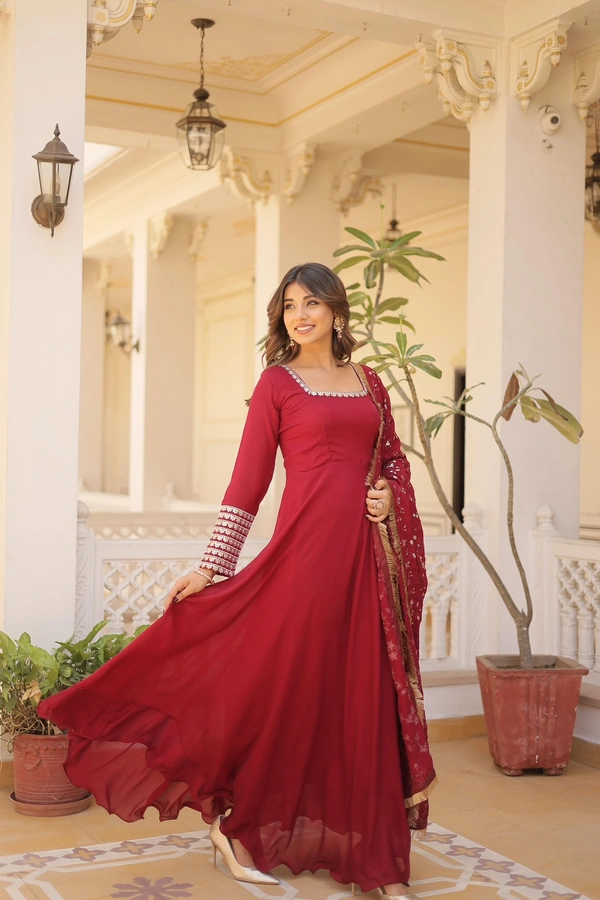 Antique Fashion 1 GOWN WITH DUPATTA SET  - Xxl (42), colour 2
