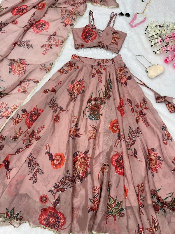 Antique Fashion 1 You gonna love elegance with Modern touch ,Here we Presenting Exclusive Real shoot Design 🌸