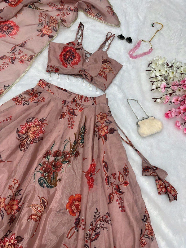 Antique Fashion 1 You gonna love elegance with Modern touch ,Here we Presenting Exclusive Real shoot Design 🌸