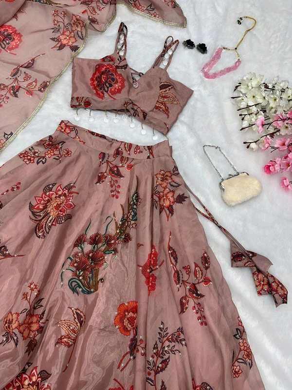 Antique Fashion 1 You gonna love elegance with Modern touch ,Here we Presenting Exclusive Real shoot Design 🌸