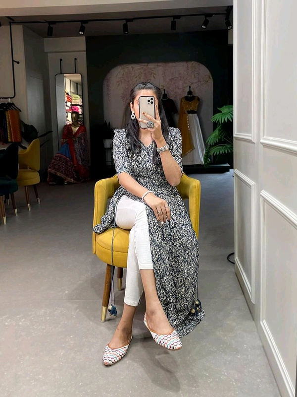 Antique Fashion 1 Flaunting our collection of rayon cotton through this classy nayra dress to Adorn your wardrobe - Xl (42), colour 1