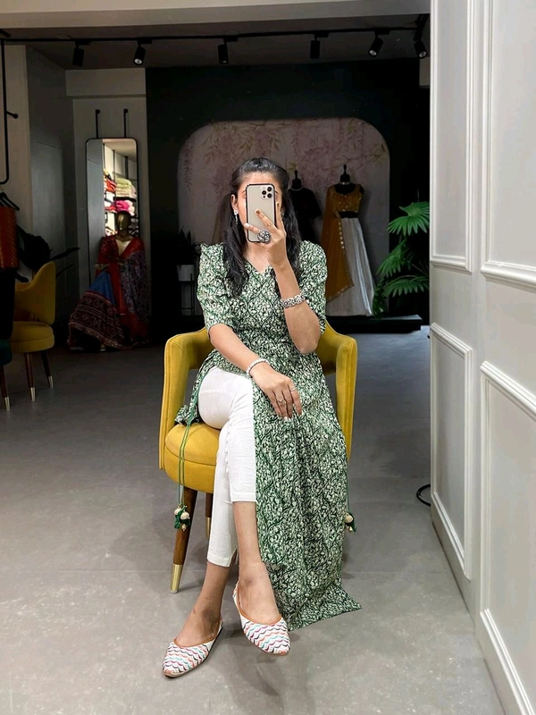 Antique Fashion 1 Flaunting our collection of rayon cotton through this classy nayra dress to Adorn your wardrobe - M (38), colour 2