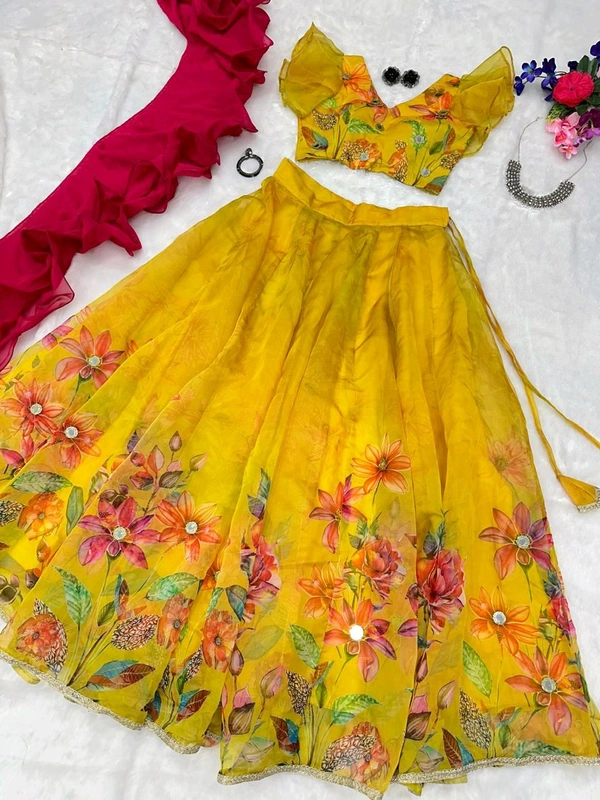 Antique Fashion 1 You gonna love elegance with Modern touch ,Here we Presenting Exclusive Real shoot Design 🌸