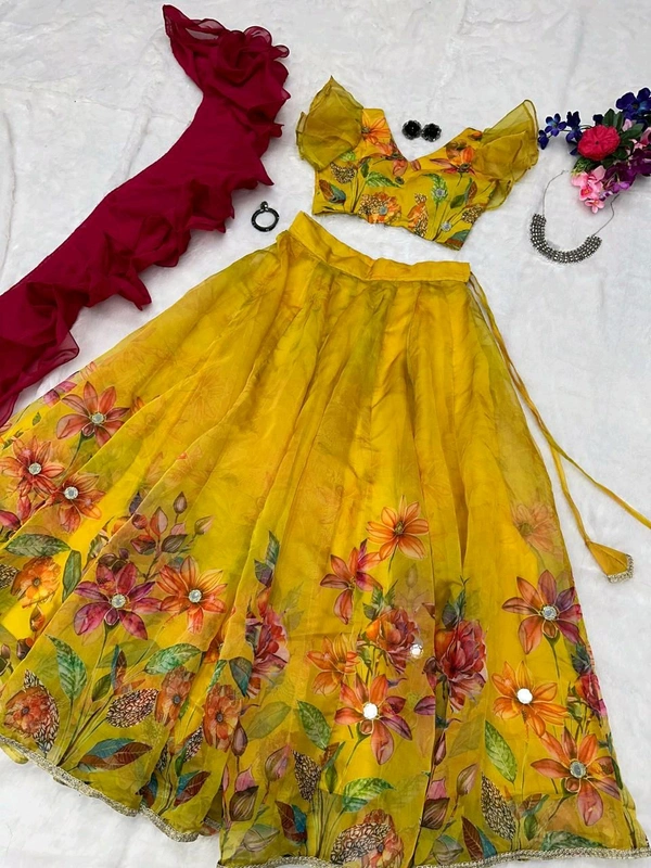 Antique Fashion 1 You gonna love elegance with Modern touch ,Here we Presenting Exclusive Real shoot Design 🌸