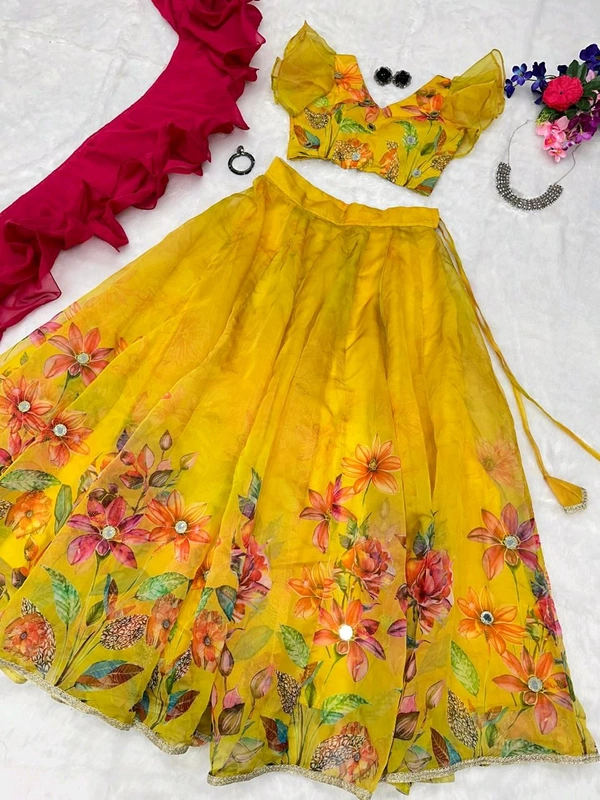 Antique Fashion 1 You gonna love elegance with Modern touch ,Here we Presenting Exclusive Real shoot Design 🌸