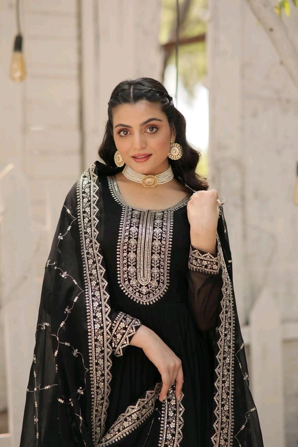 Antique Fashion 1 Get ready to shine with these stunning outfit Made from Faux Blooming And Sequins Embroidered Work. Discover the perfect ensemble to add a touch of glamour to your wardrobe and stand out from the crowd - Xxl (44), color 1