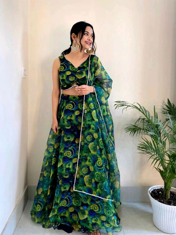 Antique Fashion 1 You gonna love elegance with Modern touch ,Here we Presenting Exclusive Real shoot Design 🌸