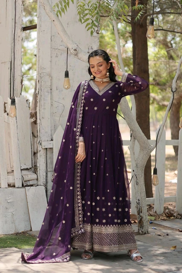 Antique Fashion 1 Gown Love  - colour 1, M (38)