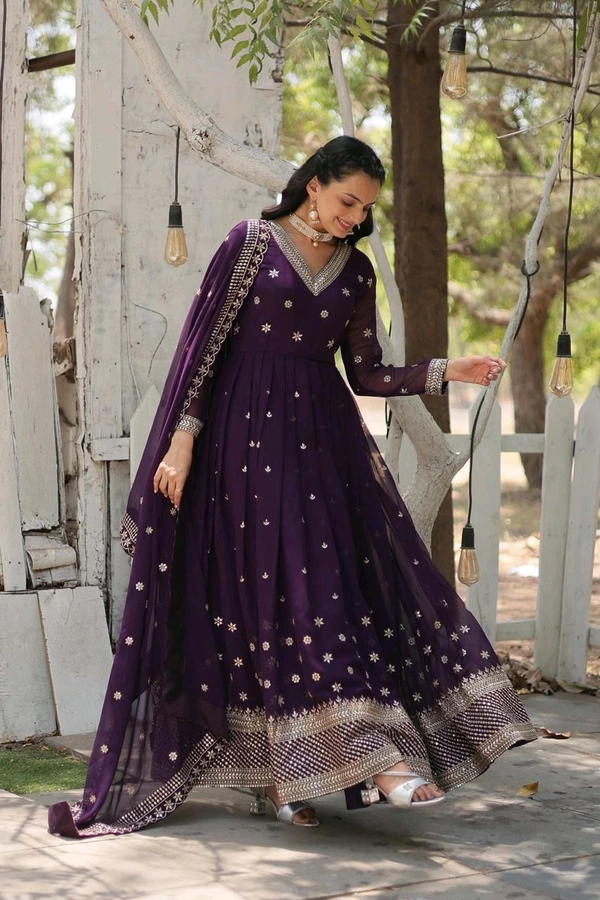 Antique Fashion 1 Gown Love  - colour 1, M (38)