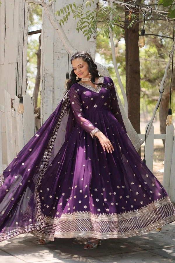 Antique Fashion 1 Gown Love  - colour 1, M (38)