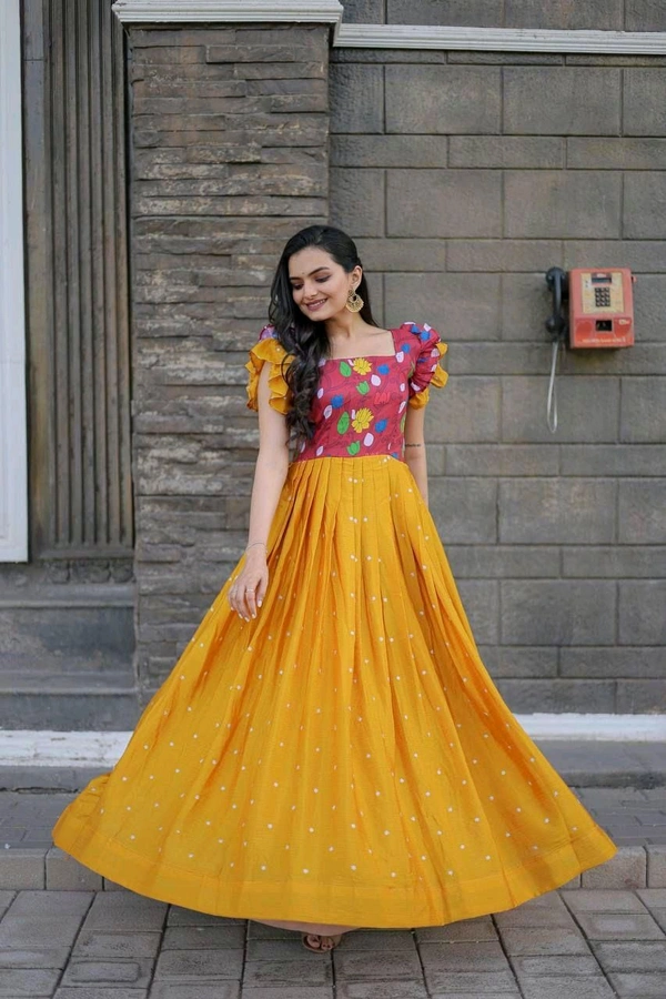 Antique Fashion 1 Gown Love  - M