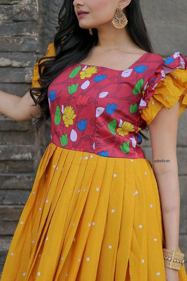 Antique Fashion 1 Gown Love  - M