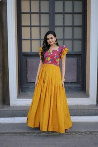 Antique Fashion 1 Gown Love  - M