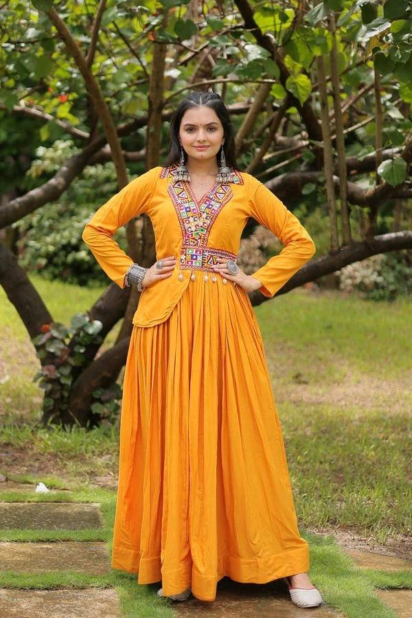 Antique Fashion 1 Celebrate the spirit of Navratri with our exclusive collection of Navratri dresses. From vibrant colors to intricate Kutchi Gamthi find the perfect dress for each day of the