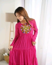 Antique Fashion 1 This colourfull laheriya & fresh look outfit is perfect for upcoming navratri which provides you more comfort and style - M, colour 2