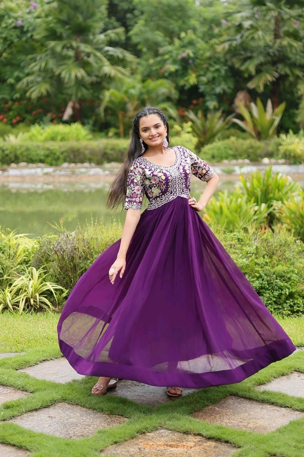 Antique Fashion 1 Gown Love  - colour 2, XXL