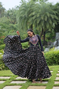 Antique Fashion 1 Gown - Black