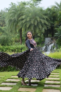 Antique Fashion 1 Gown - Black