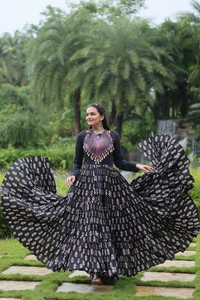Antique Fashion 1 Gown - Black