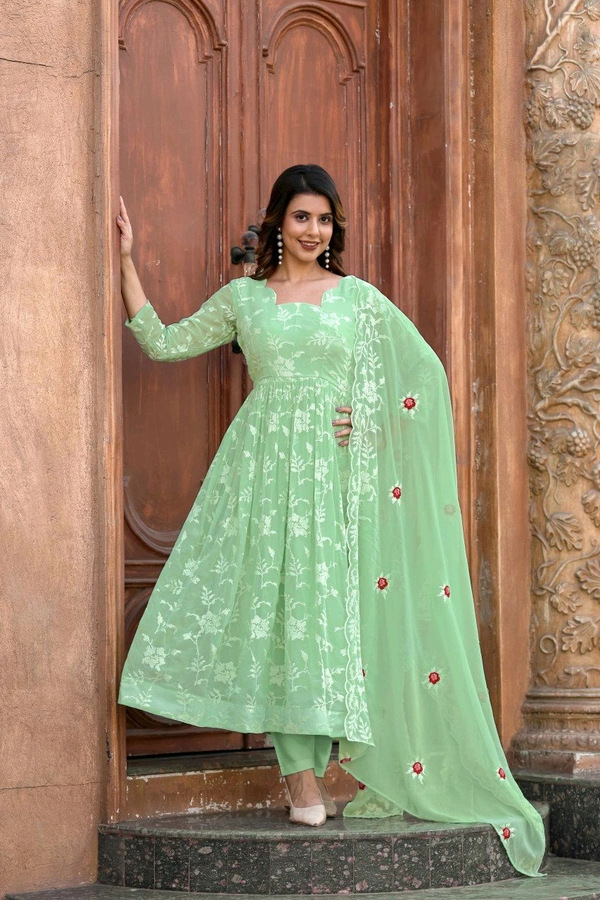 Antique Fashion 1 Premium Quality Resham Embroidery Suit Set With Dupatta And Pant      - S, colour 2
