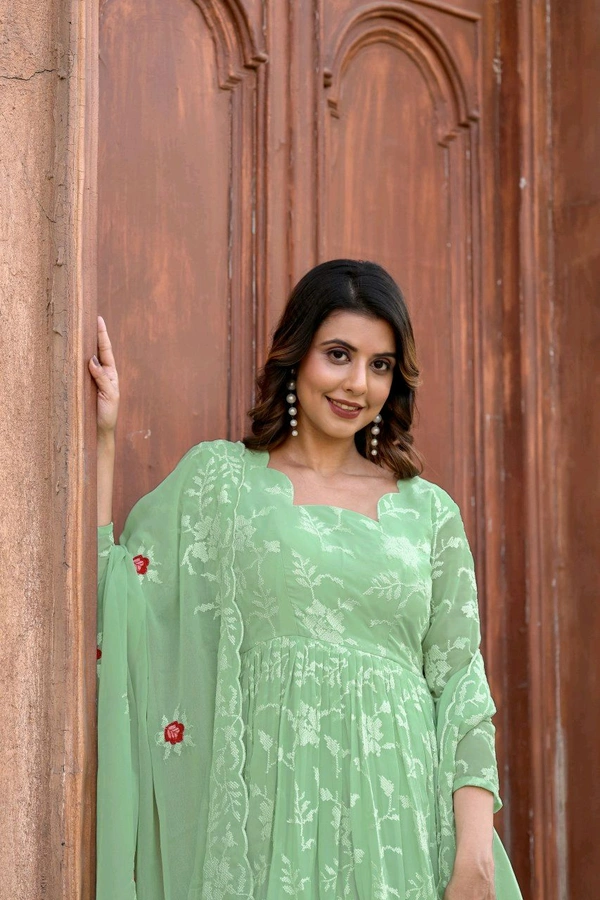 Antique Fashion 1 Premium Quality Resham Embroidery Suit Set With Dupatta And Pant      - S, colour 2