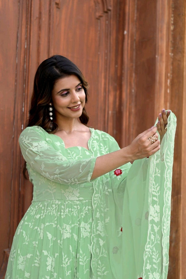 Antique Fashion 1 Premium Quality Resham Embroidery Suit Set With Dupatta And Pant      - S, colour 2