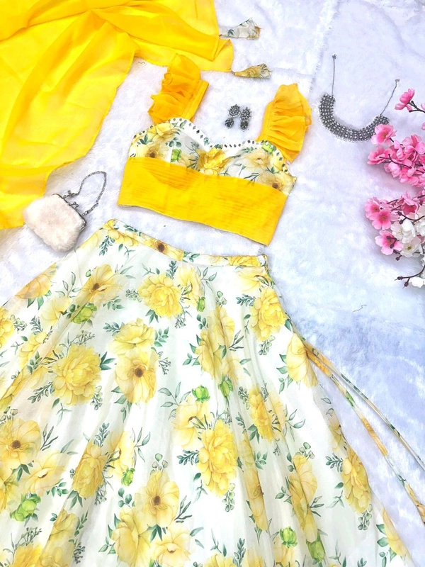 Antique Fashion 1 You gonna love elegance with Modern touch Here we Presenting Exclusive lehnga shoot Design