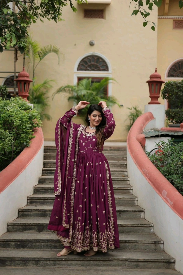 Antique Fashion 1 Get ready to shine with these stunning outfit Made from Chinon And Sequins Embroidered Work. Discover the perfect ensemble to add a touch of glamour to your wardrobe and stand out from the crowd - colour 1, M