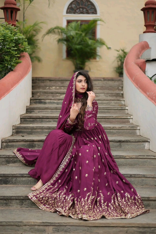 Antique Fashion 1 Get ready to shine with these stunning outfit Made from Chinon And Sequins Embroidered Work. Discover the perfect ensemble to add a touch of glamour to your wardrobe and stand out from the crowd - colour 1, XL