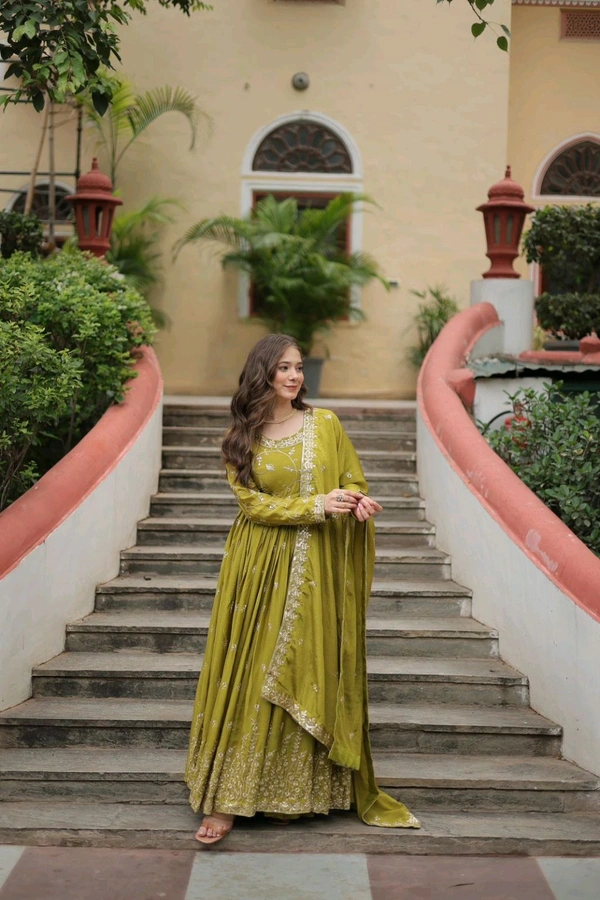 Antique Fashion 1 Get ready to shine with these stunning outfit Made from Chinon And Sequins Embroidered Work. Discover the perfect ensemble to add a touch of glamour to your wardrobe and stand out from the crowd - colour 3, XXL