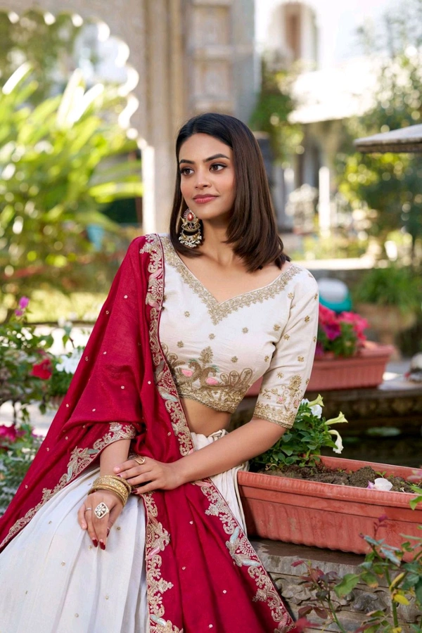 Antique Fashion 1 A bridesmaid statement in serene shades   - Note :- Flair :- 4.5 Meter