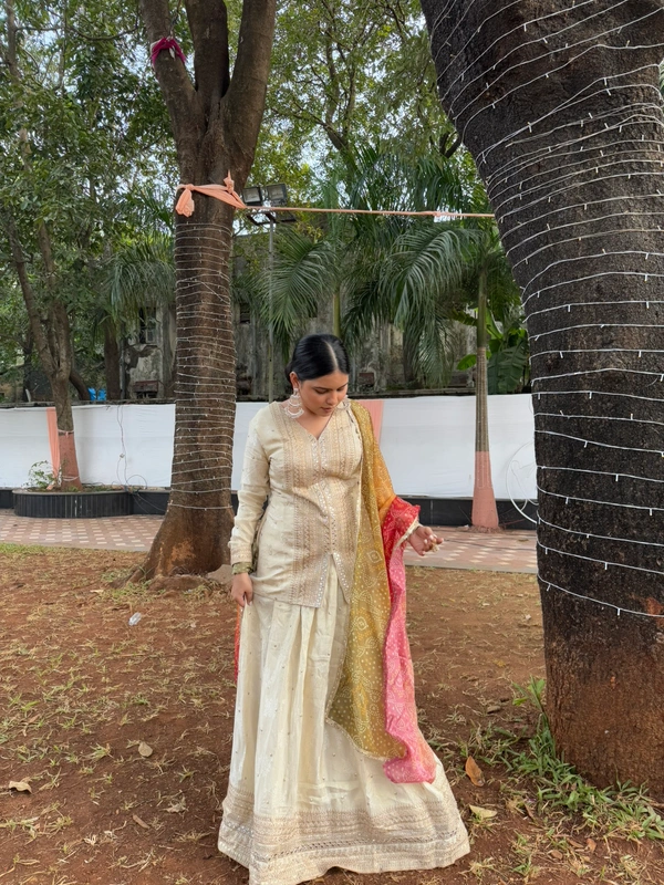 Antique Fashion 1 FABRIC  PURE SIMAR VISCOS JACQUARD SILK FRONT AND BACK EMBROIDERED WITH CANCAN  - Designe 1, M