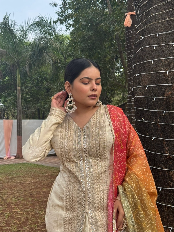 Antique Fashion 1 FABRIC  PURE SIMAR VISCOS JACQUARD SILK FRONT AND BACK EMBROIDERED WITH CANCAN  - Designe 1, L