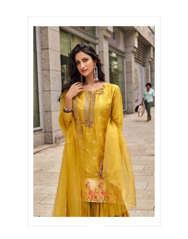 Antique Fashion 1 Present  Kurti Plazo Set - L