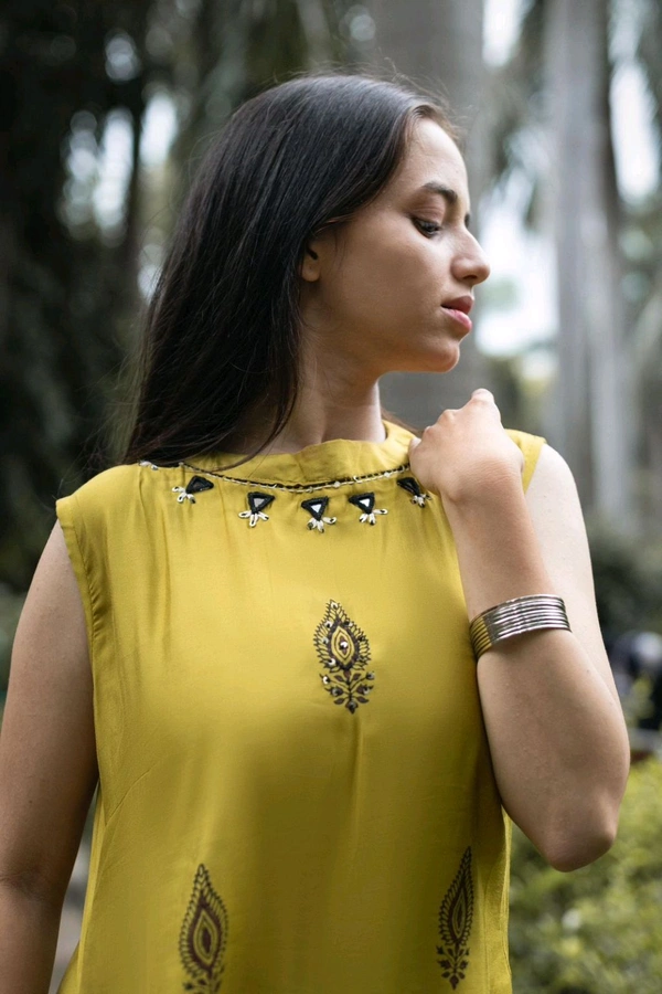 Antique Fashion 1 Kurti Plazo Set Collection  - L, colour 2