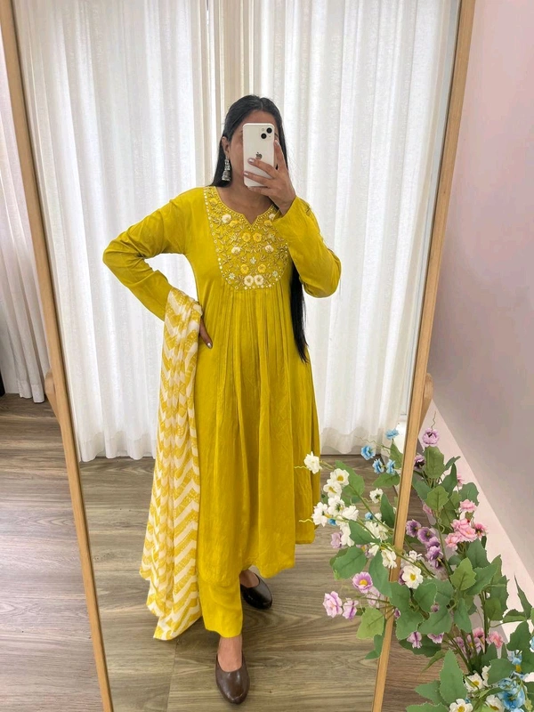 Antique Fashion 1 Kurti Pant Set  - M
