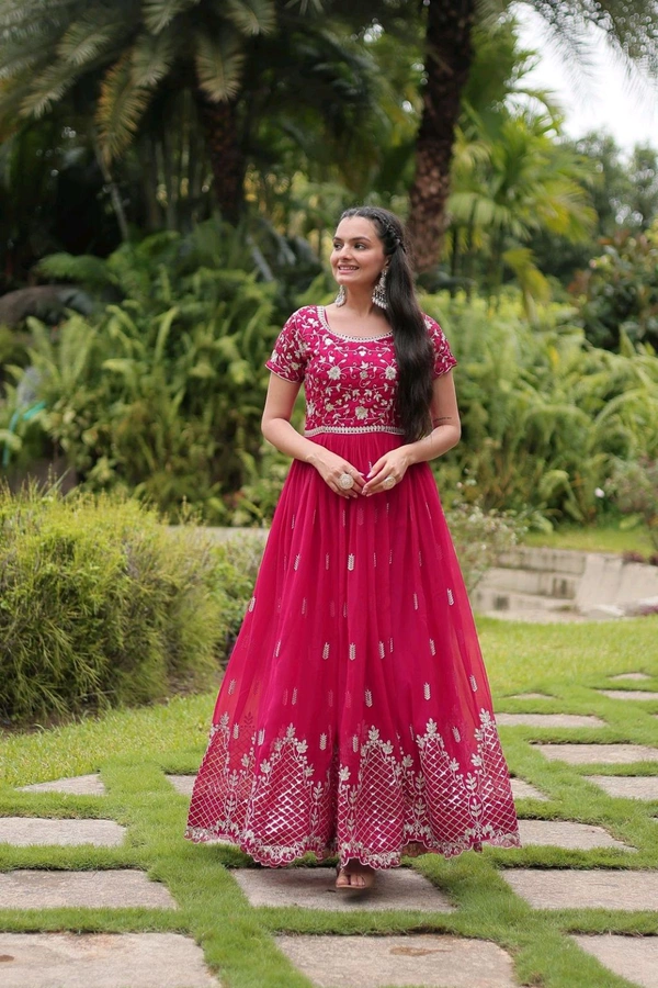 Antique Fashion 1 Only Gown  - M, colour 1