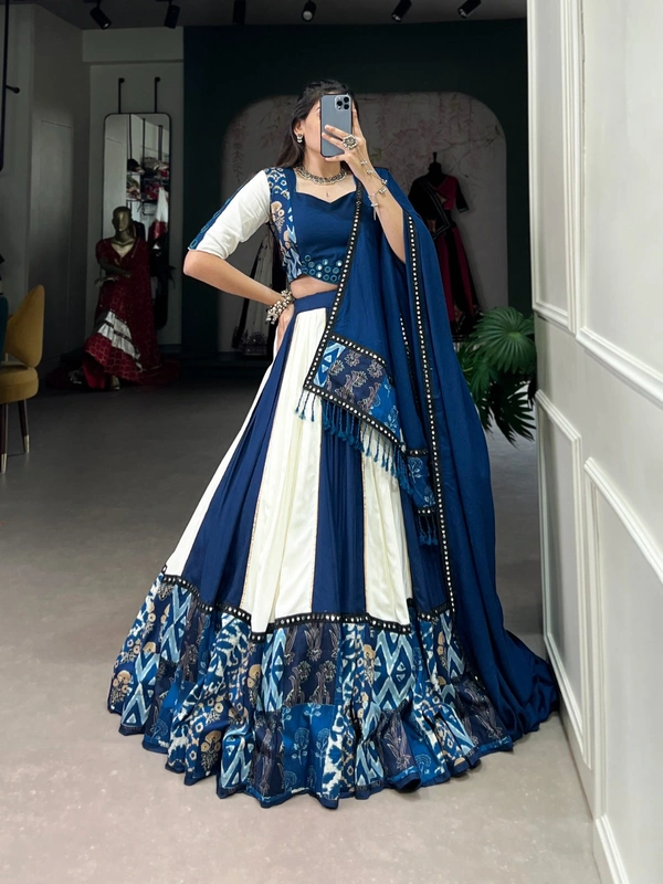 Antique Fashion 1 Blue beauty - Blue