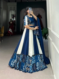 Antique Fashion 1 Blue beauty - Blue