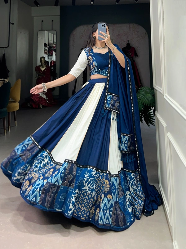 Antique Fashion 1 Blue beauty - Blue