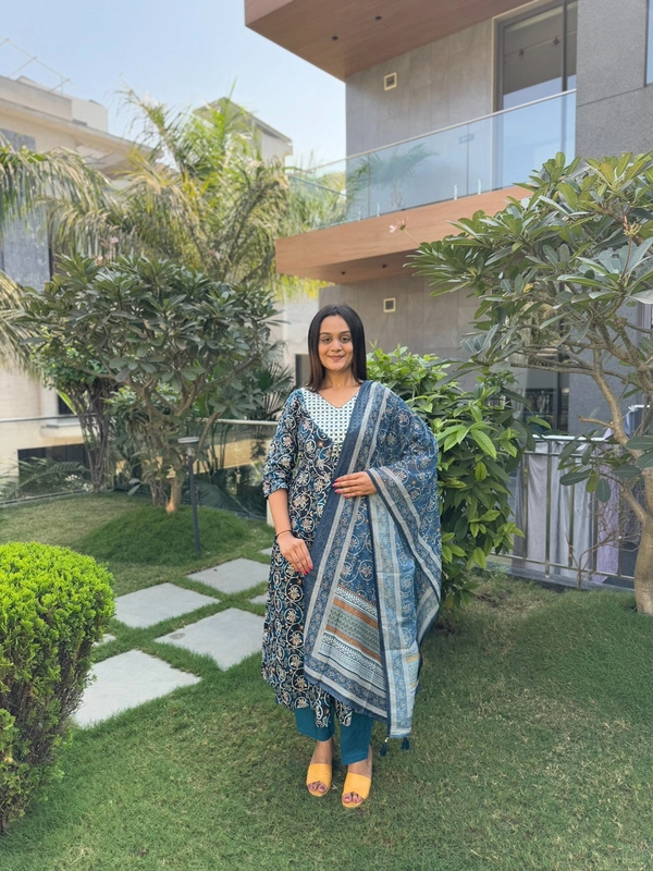 Antique Fashion 1 Kurta Set With Duppta - Xl