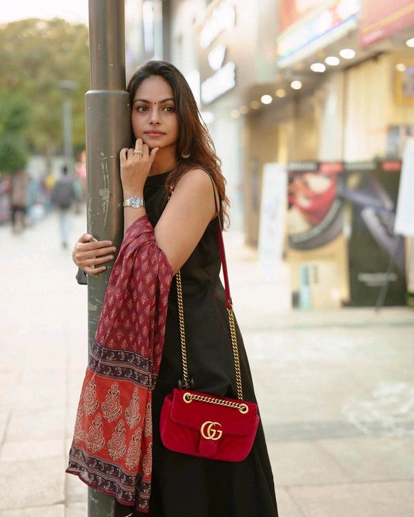 SF5 5637 *STYLE IN OUR CLASSY HANDLOOM A LINE KURTI PANT DUPATTA WITH BOTH SIDES POCKETS*
 - L-40